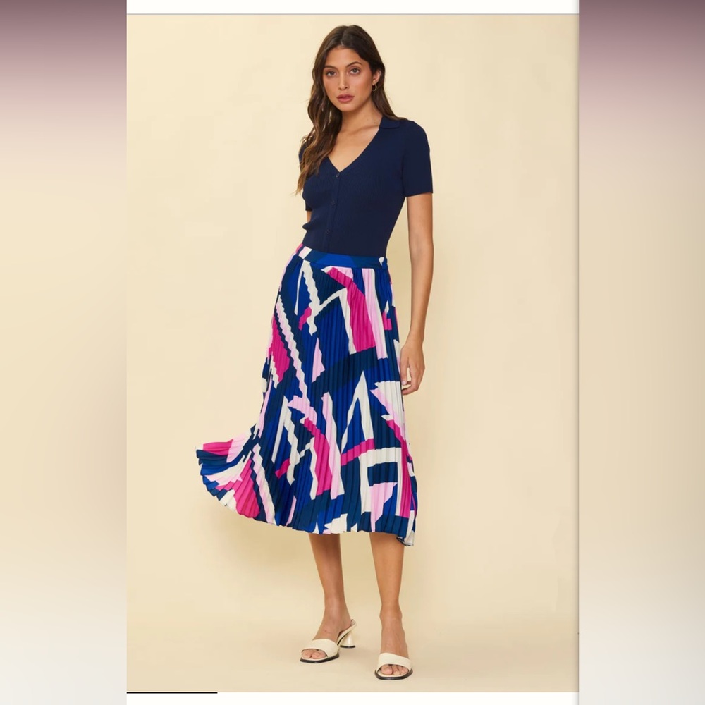 VICI GEO PRINT PLEATED SKIRT SMALL BNWT